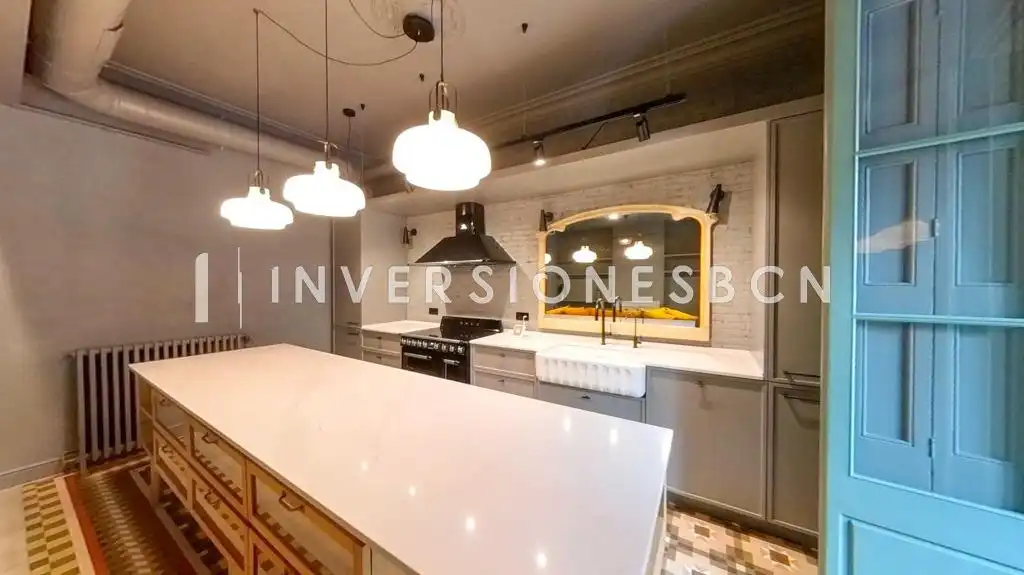 Flat for rent in Calle TRAFALGAR, Sant Pere, Sta. Caterina i la Ribera