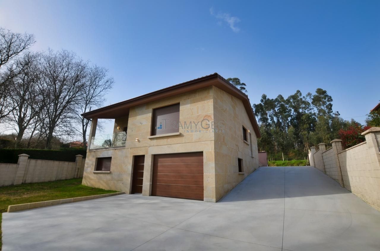 Vista exterior de Casa o xalet en venda en Tomiño amb Calefacció, Jardí privat i Terrassa