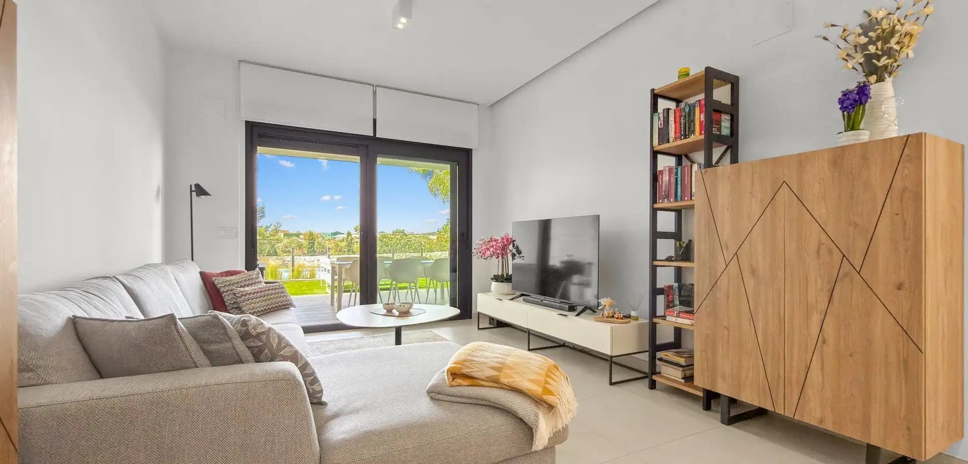 Sala de estar de Apartamento en venta en Pilar de la Horadada con Jardín privado, Terraza y Amueblado