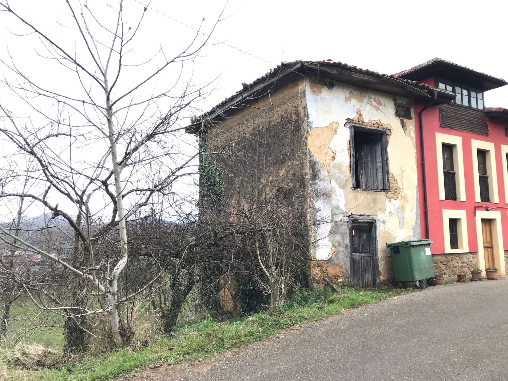 Vista exterior de Casa o xalet en venda en Parres amb Jardí privat