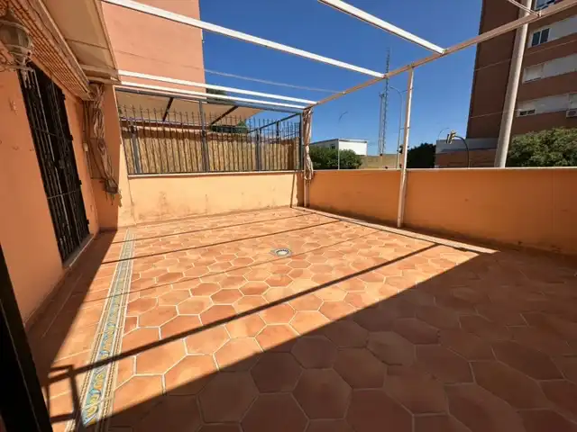 Terraza de Casa adosada en venta en Huelva con Aire acondicionado, Calefacción y Jardín privado