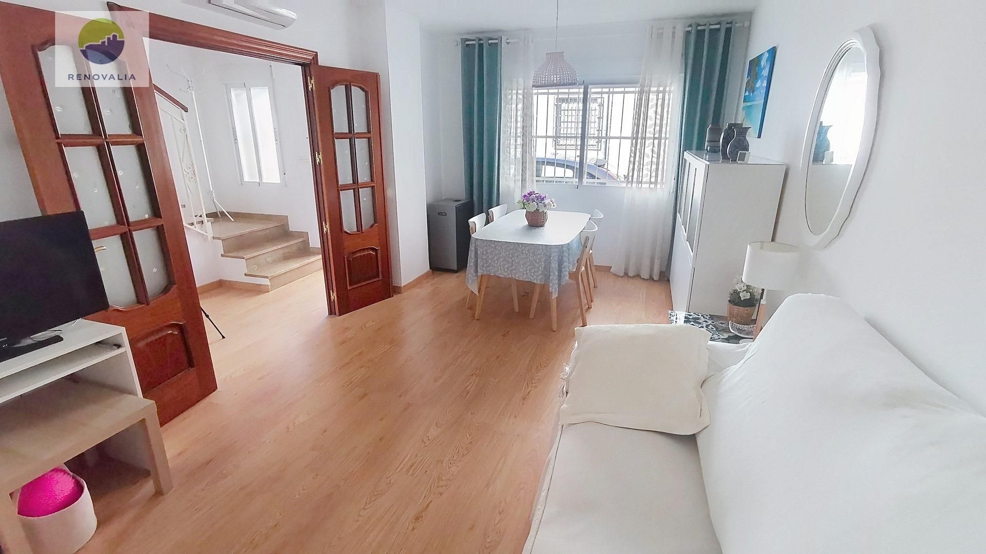 Sala d'estar de Casa adosada en venda en Armilla amb Aire condicionat i Terrassa