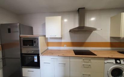 Cuina de Pis de lloguer en Mérida amb Terrassa, Rentadora i Balcó