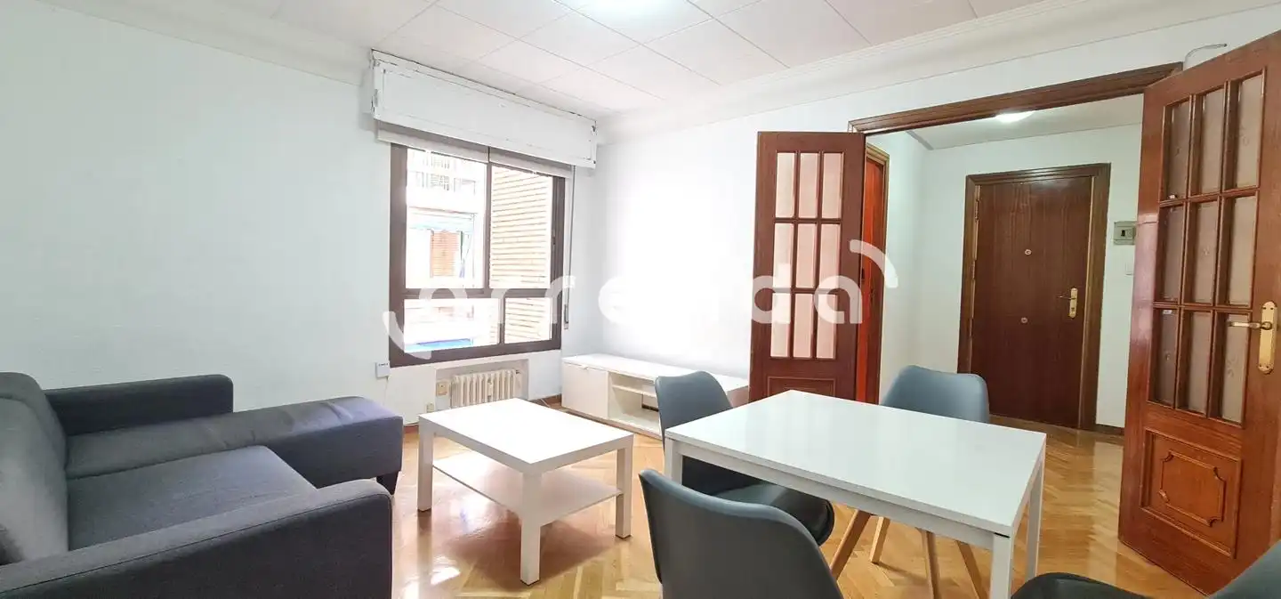 Living room of Flat for rent in Madrid  with Heating and Parquet flooring