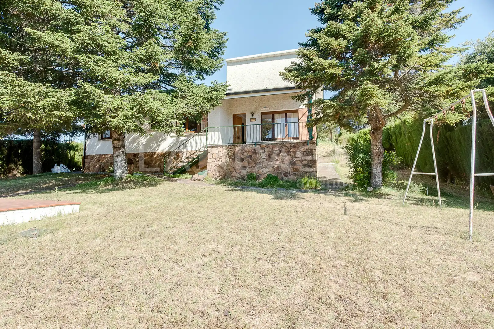 Vista exterior de Casa o xalet en venda en Llinars del Vallès amb Jardí privat, Forn i Internet
