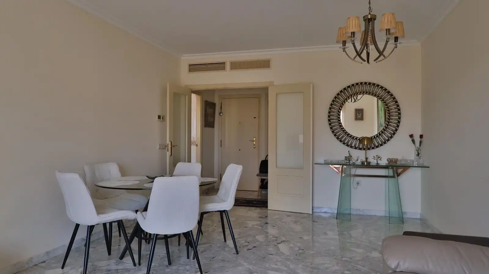 Menjador de Pis en venda en Mijas amb Piscina comunitària