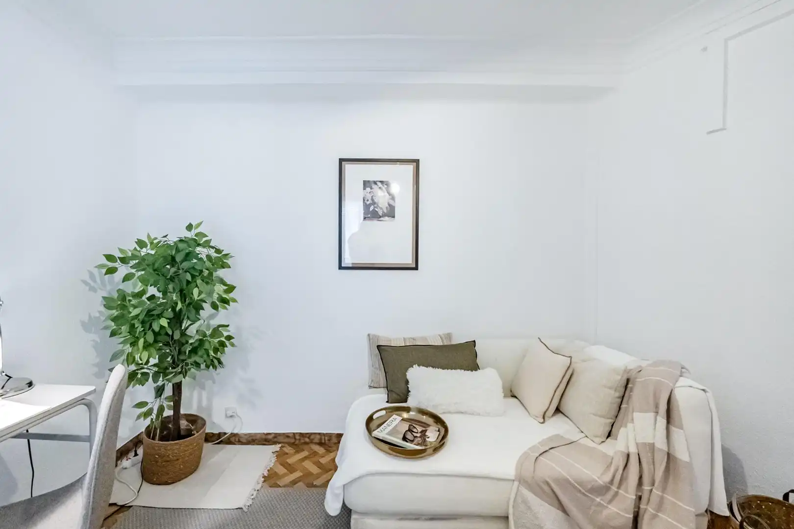 Living room of Flat for sale in Madrid  with Air Conditioner, Terrace and Balcony