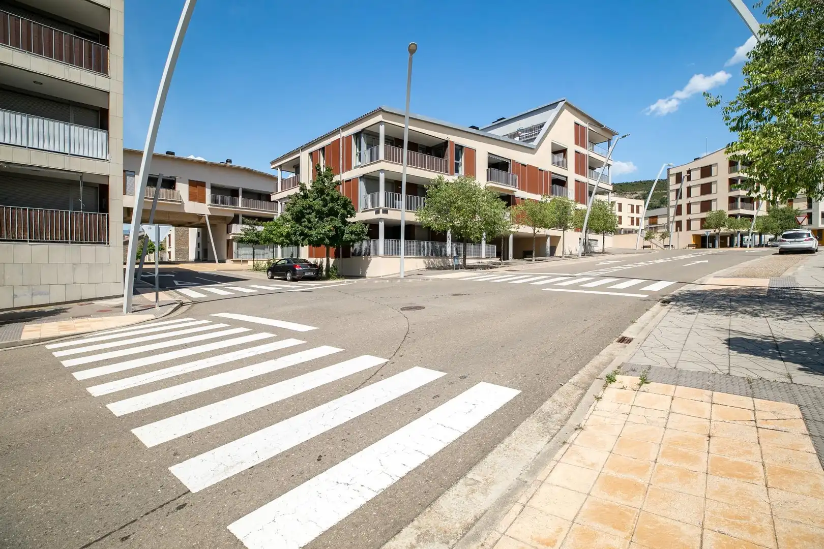 Außenansicht von Wohnung zum Verkauf in Sabiñánigo mit Heizung, Parkett und Terrasse