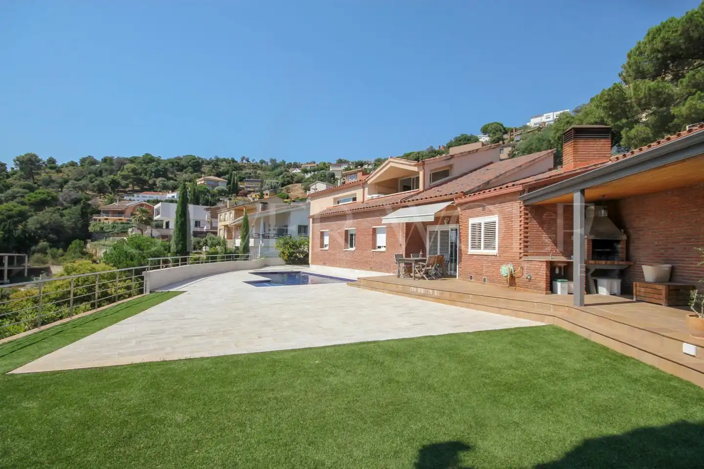House with pool for sale in calle Santa Fe
