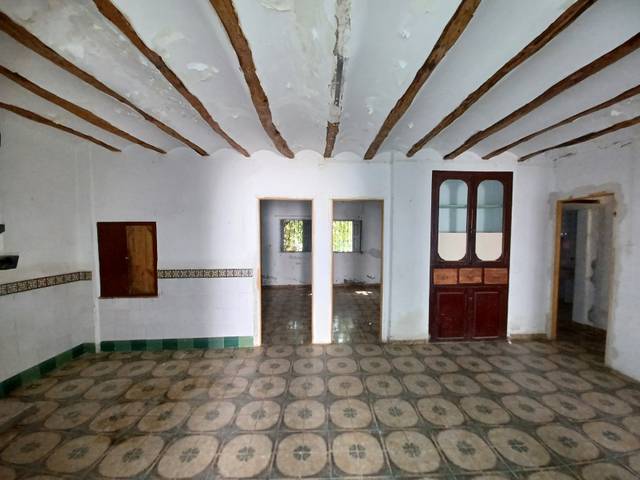 Casa adosada en Venta en Calle Diseminados en Requena