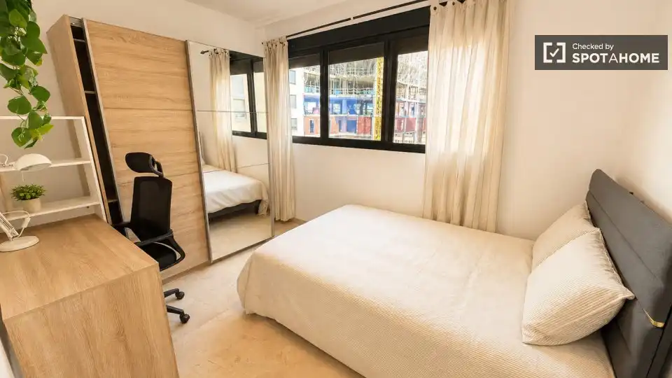 Bedroom of Flat for share in Valencia  with Air Conditioner, Heating and Furnished