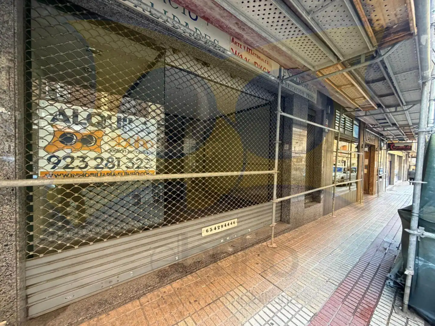 Local comercial de lloguer a Calle de Van Dyck, imagen 2