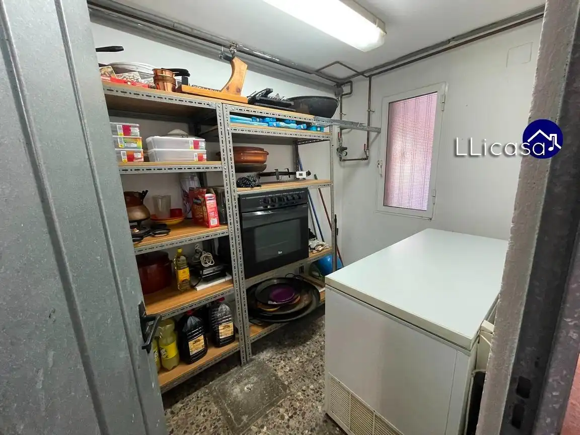 Cocina de Casa o chalet en venta en La Pobla de Vallbona con Calefacción, Jardín privado y Terraza