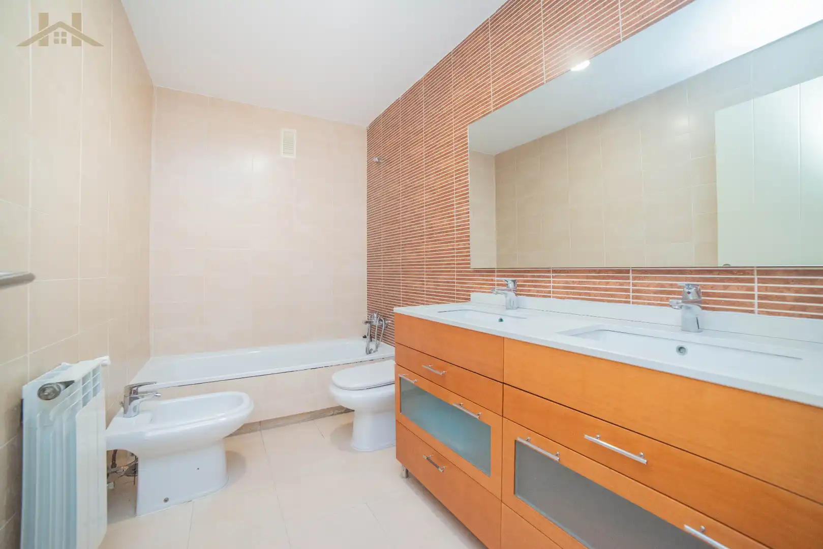 Baño de Casa adosada en venta en Valdemoro con Aire acondicionado, Calefacción y Jardín privado