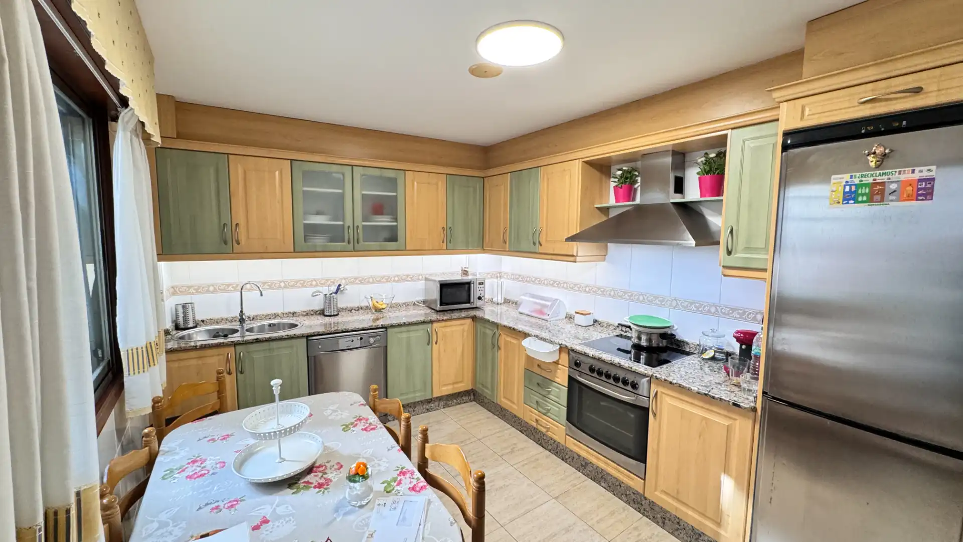 Küche von Wohnung zum Verkauf in Arteixo mit Heizung, Parkett und Terrasse