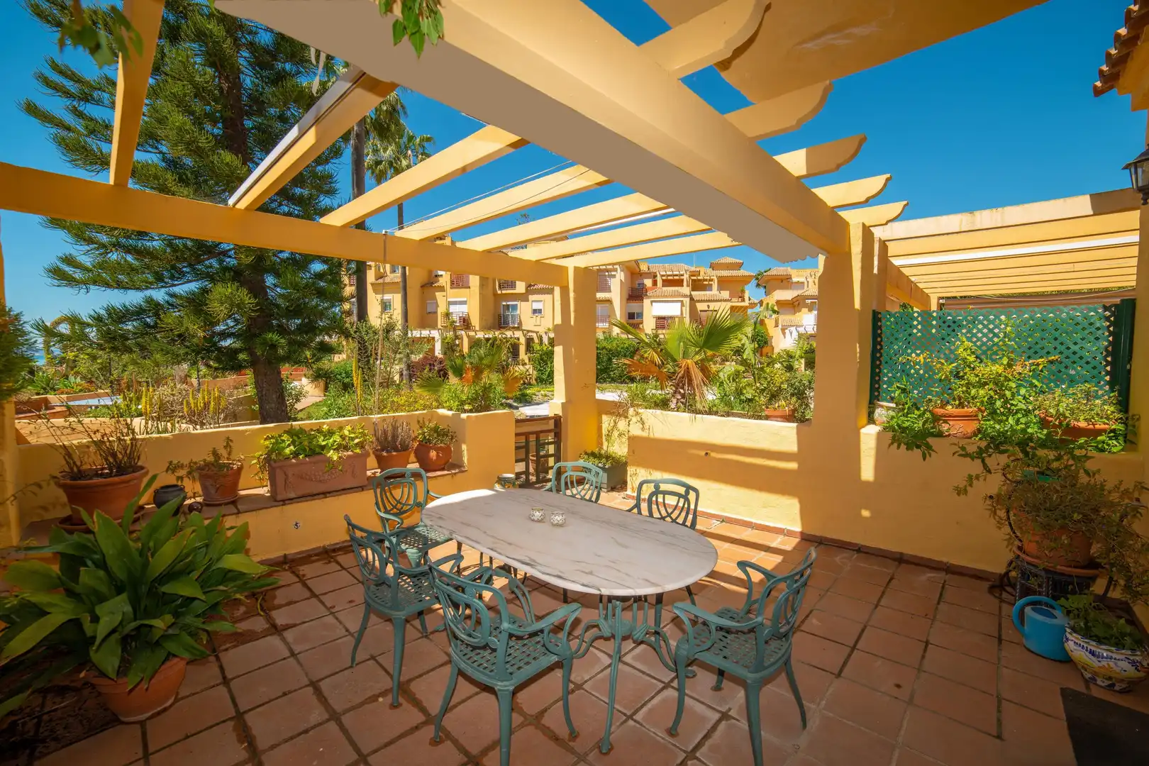 Terrassa de Casa adosada en venda en Estepona amb Aire condicionat, Calefacció i Jardí privat