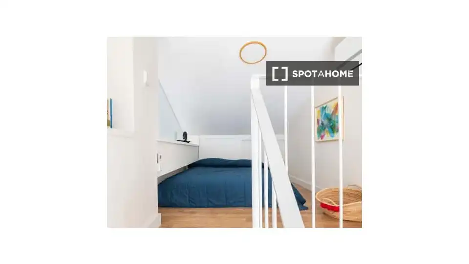 Dormitori de Apartament per a compartir en Sevilla amb Aire condicionat, Terrassa i Moblat
