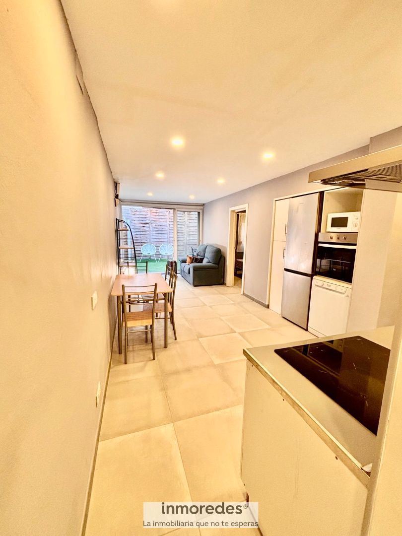 Exterior view of Flat for sale in  Barcelona Capital  with Air Conditioner, Heating and Private garden