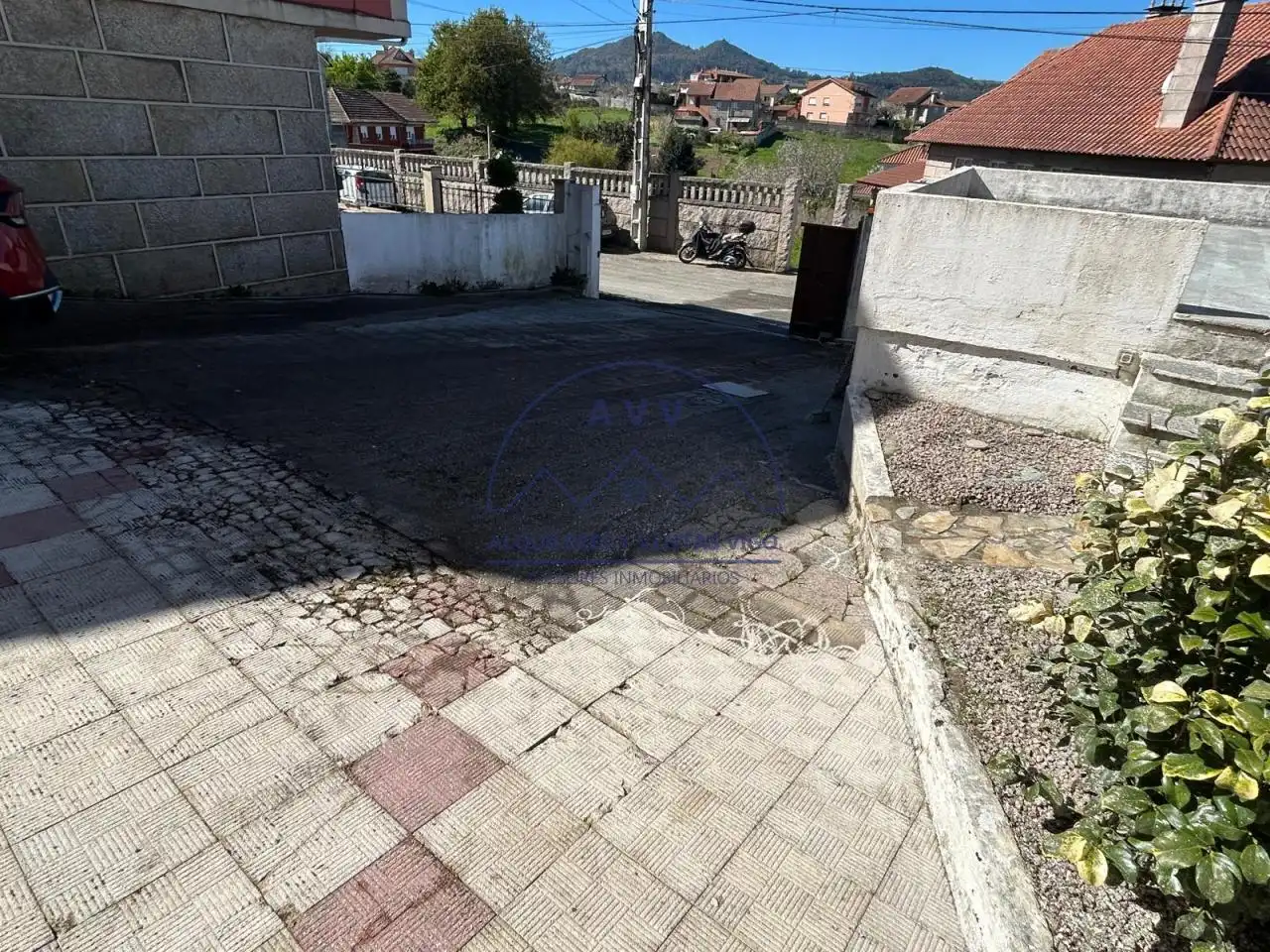 Parking de Casa o chalet en venta en Vigo  con Calefacción, Jardín privado y Terraza