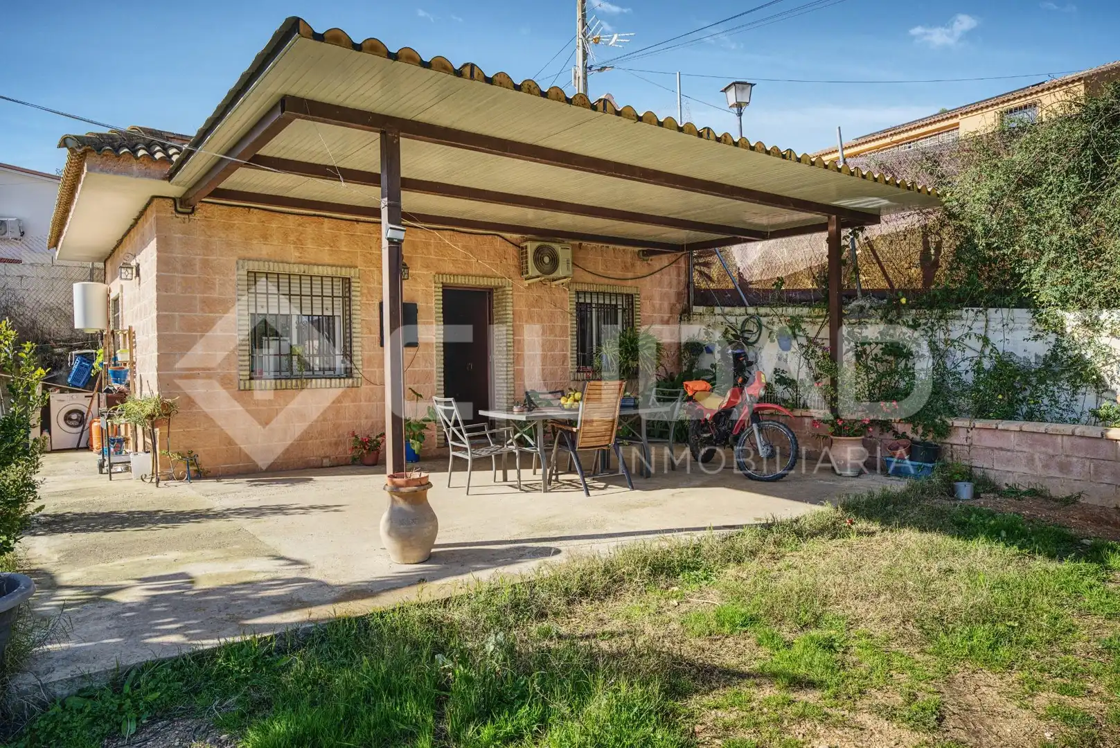 Außenansicht von Haus oder Chalet zum Verkauf in La Puebla del Río mit Klimaanlage, Privatgarten und Terrasse