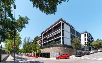 Exterior view of Apartment for sale in  Barcelona Capital  with Air Conditioner, Parquet flooring and Terrace