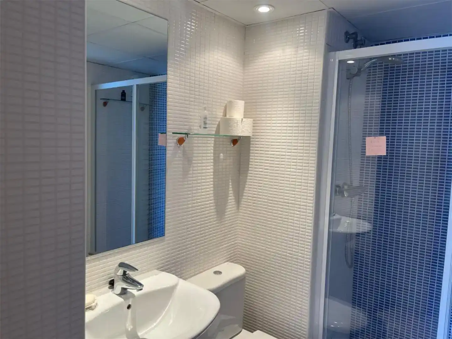 Bany de Apartament en venda en L'Escala amb Aire condicionat i Balcó