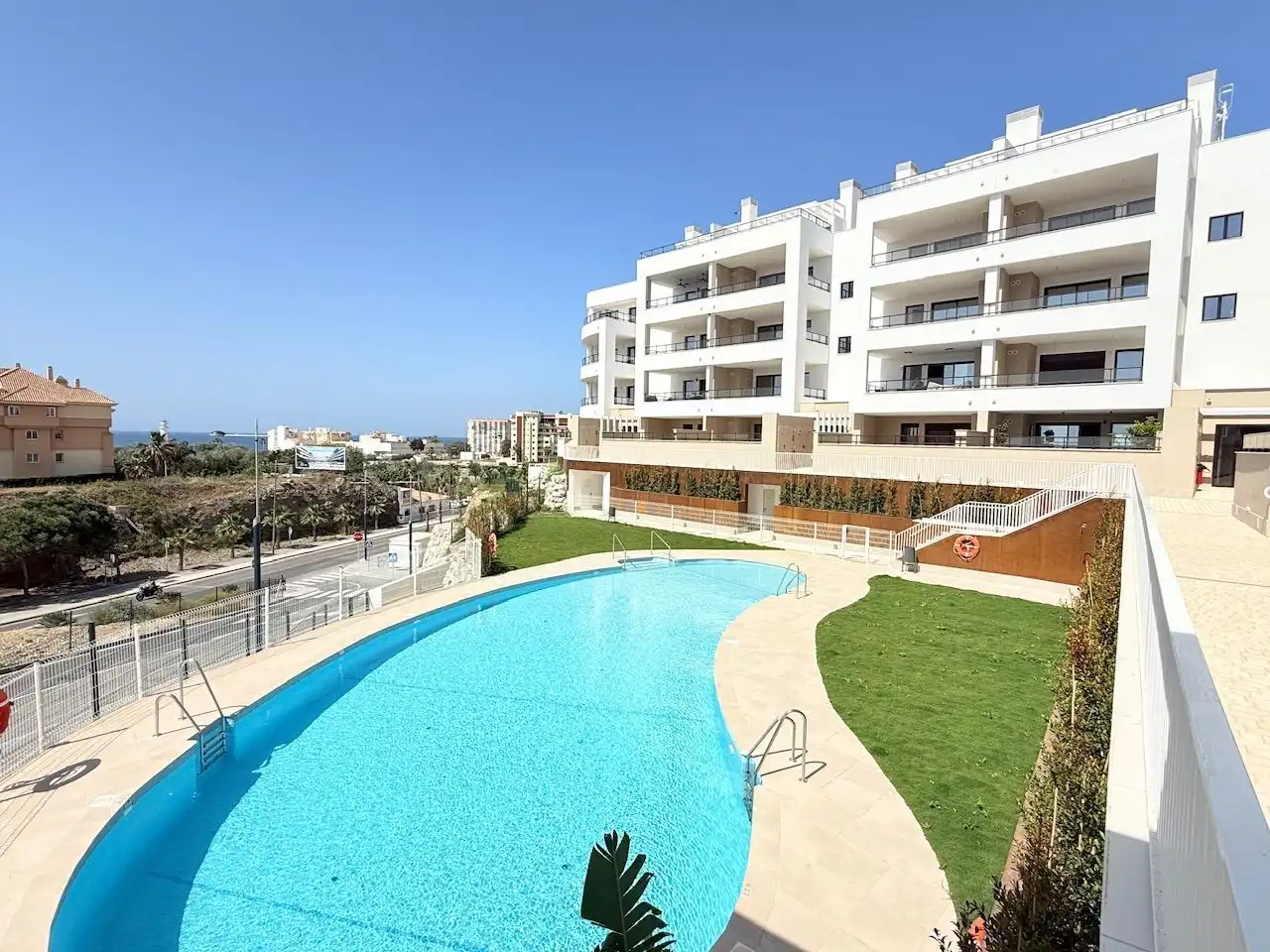 Piscina de Ático en venta en Torrox con Aire acondicionado, Calefacción y Trastero