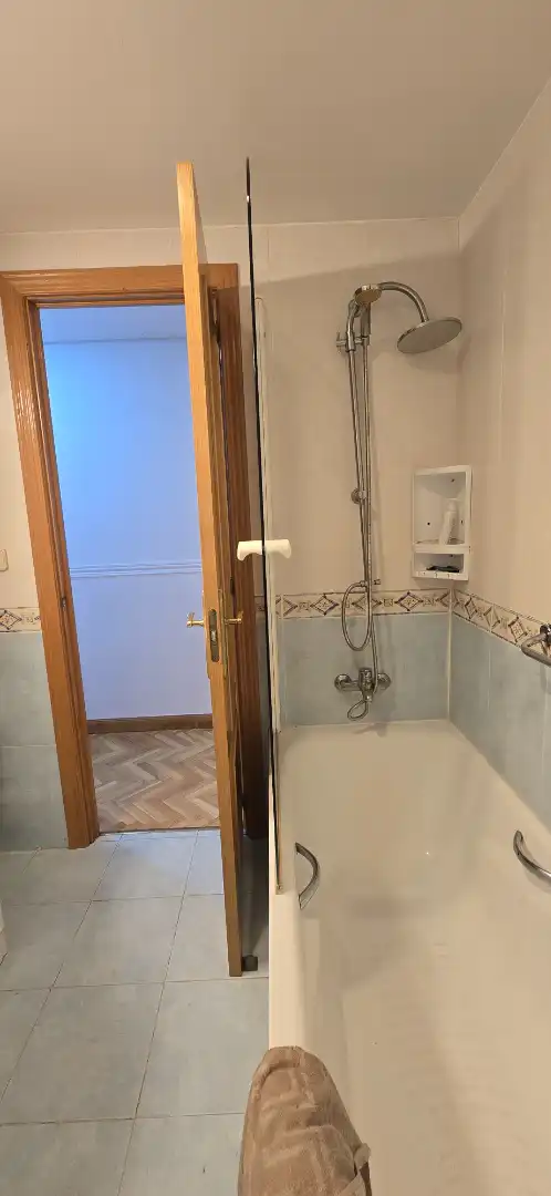Baño de Piso en venta en Las Rozas de Madrid con Aire acondicionado, Calefacción y Jardín privado