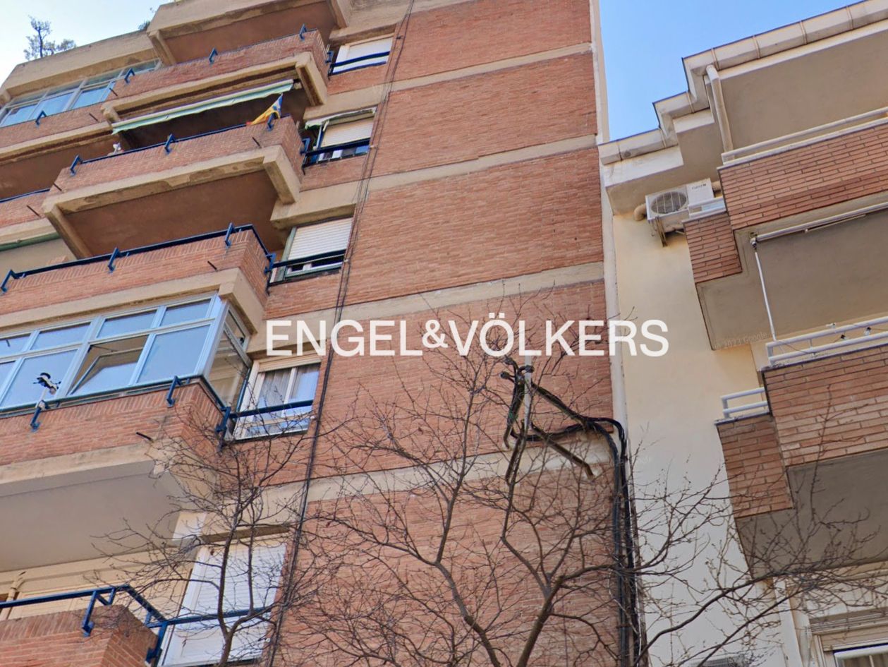 Vista exterior de Local en venda en Terrassa