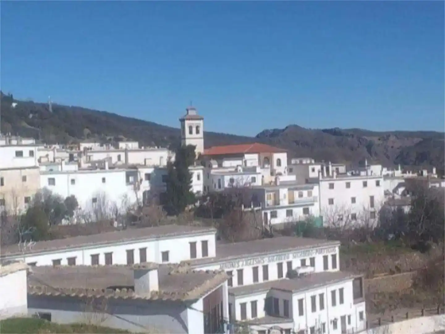 Vista exterior de Casa adosada en venda en Pórtugos amb Moblat i Balcó