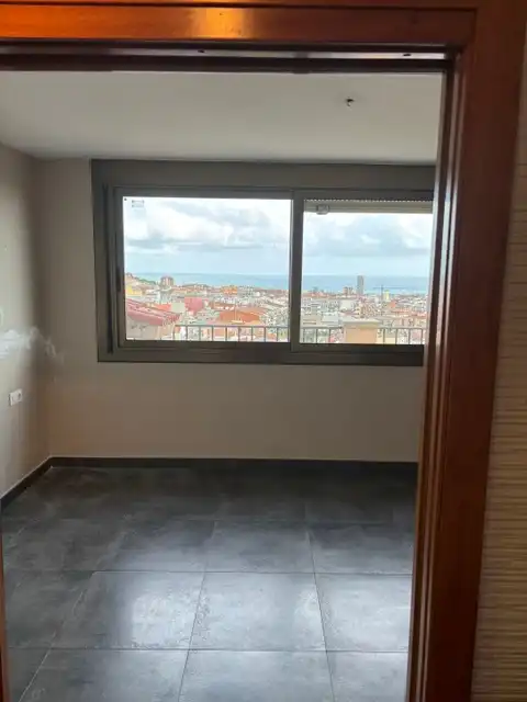 Schlafzimmer von Dachboden zum Verkauf in Mataró mit Klimaanlage, Heizung und Terrasse