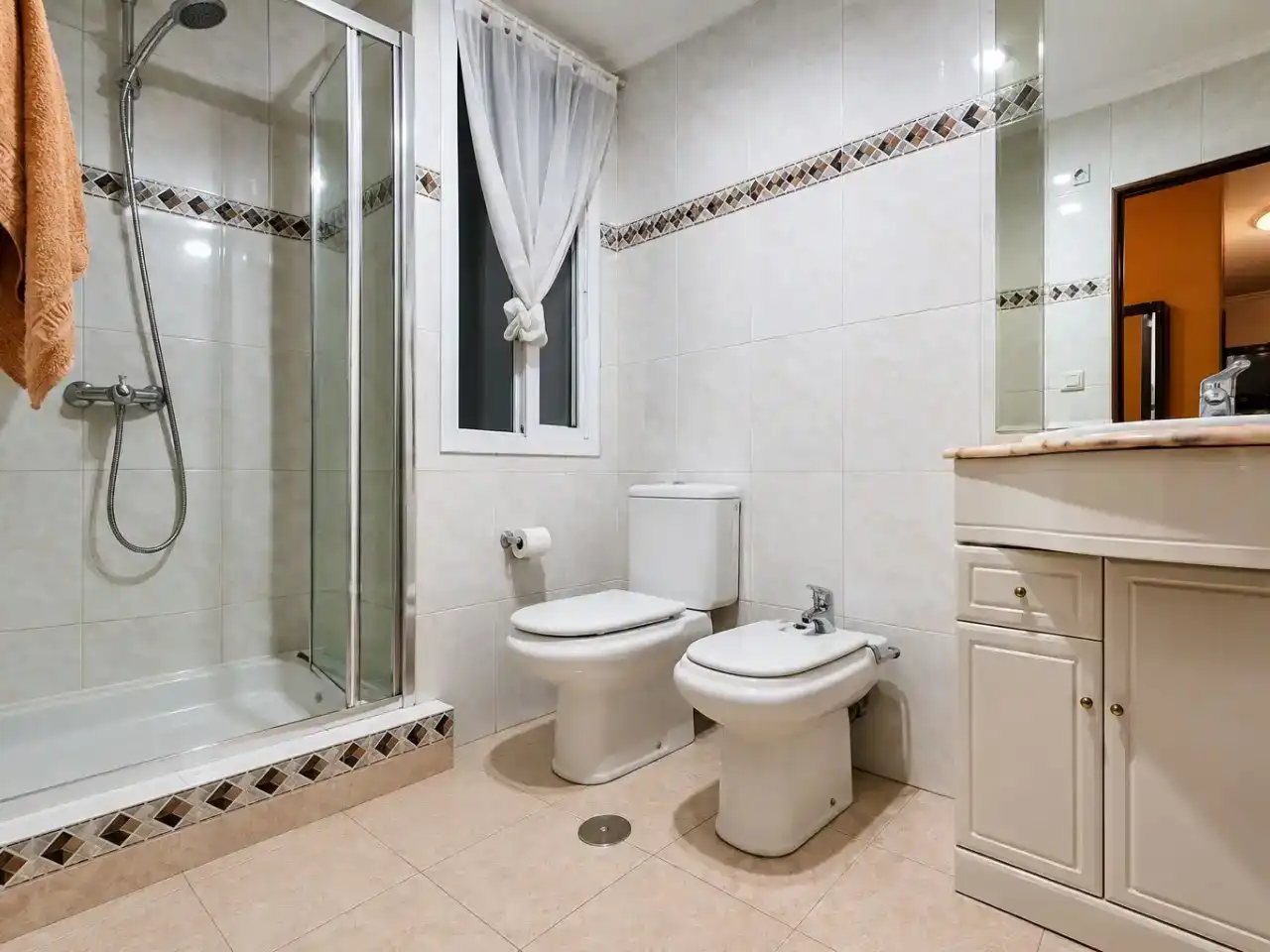 Badezimmer von Wohnung zur Miete in Ourense Capital 