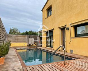 Exterior view of Flat for sale in La Bisbal d'Empordà  with Air Conditioner, Heating and Private garden