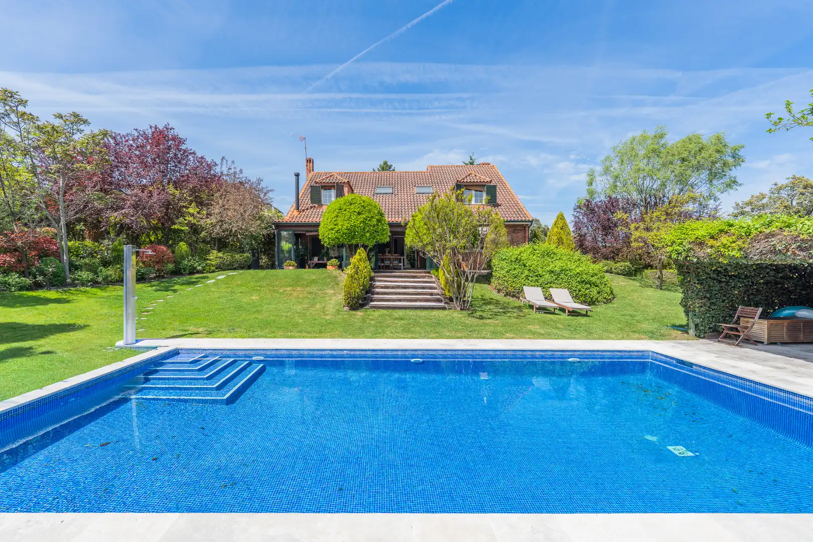 Swimming pool of Houses for sale in Madrid  with Air Conditioner, Private garden and Swimming Pool