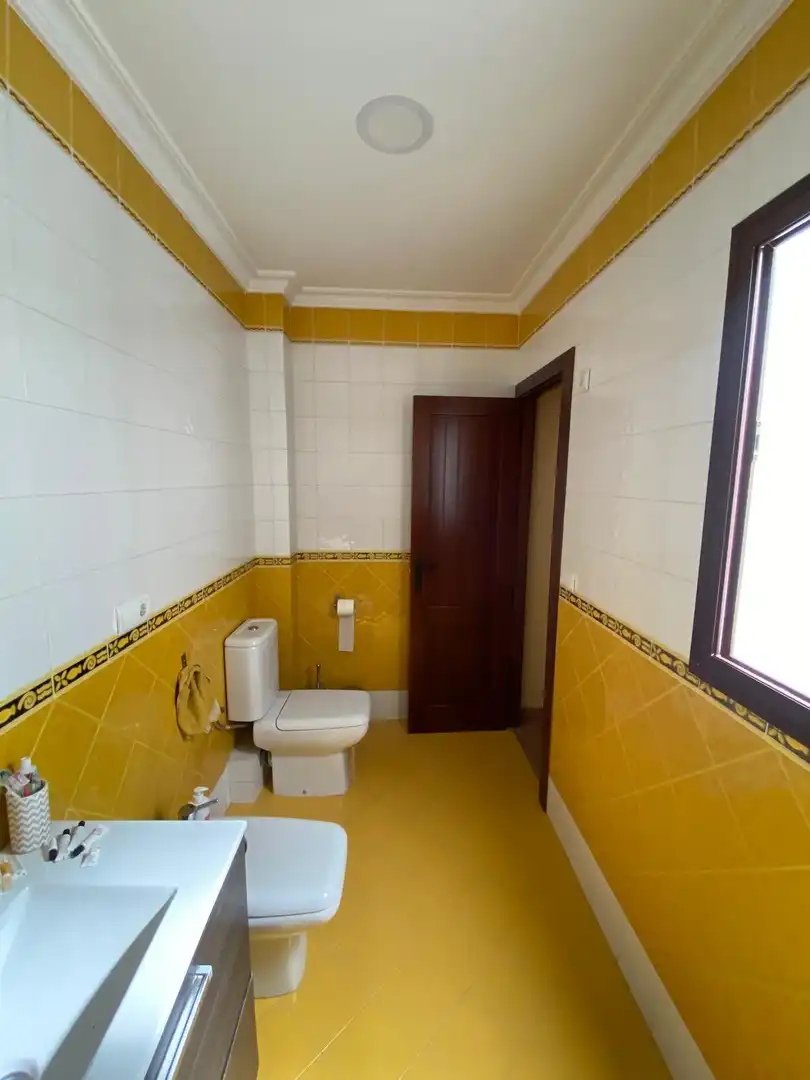 Bathroom of Flat for sale in Morón de la Frontera