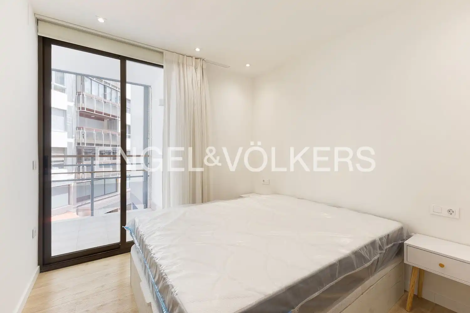 Bedroom of Flat for rent in Valencia  with Air Conditioner, Heating and Terrace