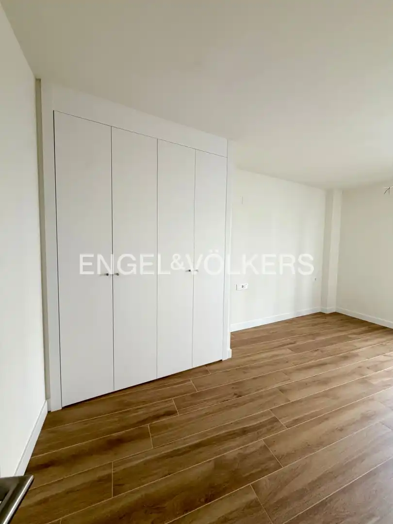 Bedroom of Flat for rent in Valencia  with Air Conditioner, Heating and Private garden