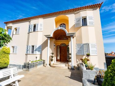 Chalet con balcón en venta en Calle EMETERIO PADRON CRUZ 1