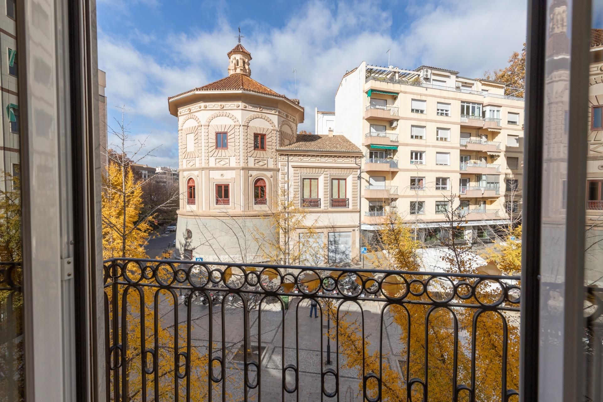 Exterior view of Building for sale in  Granada Capital