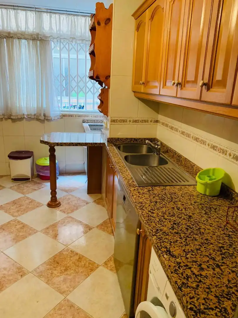 Cuina de Pis de lloguer en Granada amb Calefacció, Moblat i Balcó