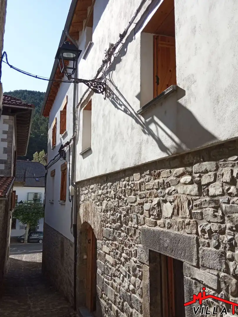 Vista exterior de Casa o chalet en venta en Roncal / Erronkari con Calefacción