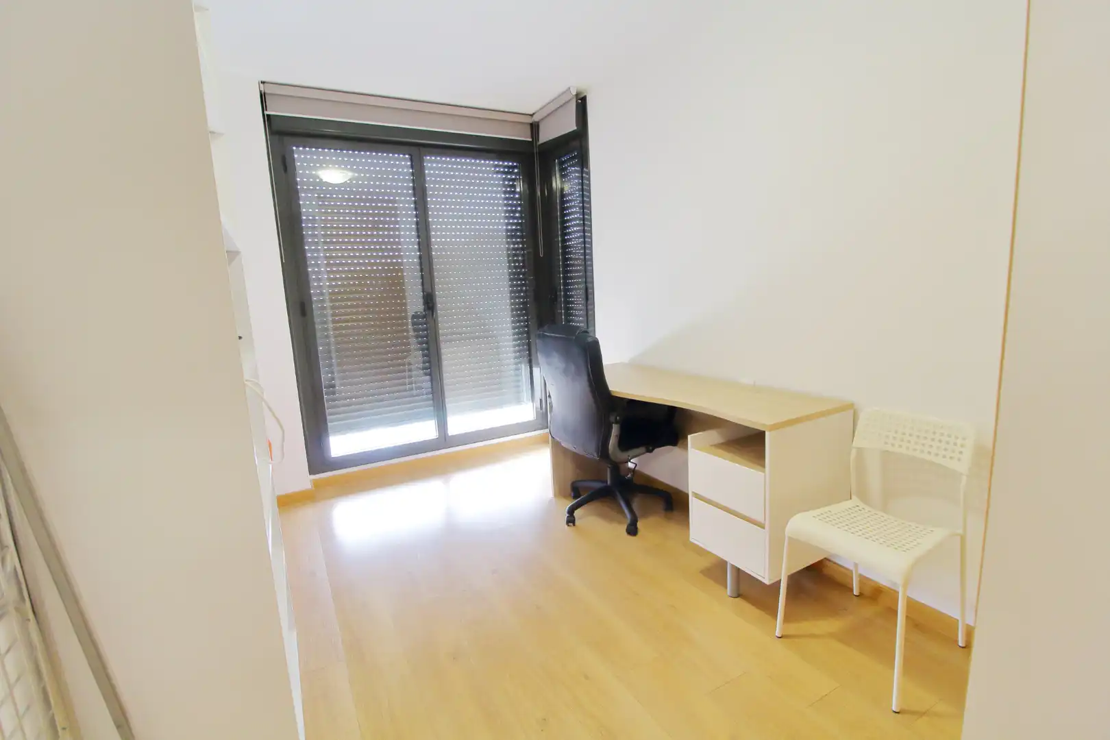 Bedroom of Flat for sale in Valencia  with Air Conditioner, Parquet flooring and Balcony
