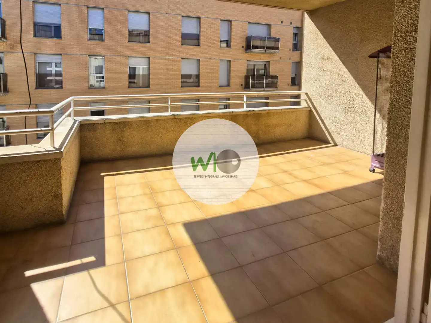 Piso en venta en Girona con Terraza y Balcón