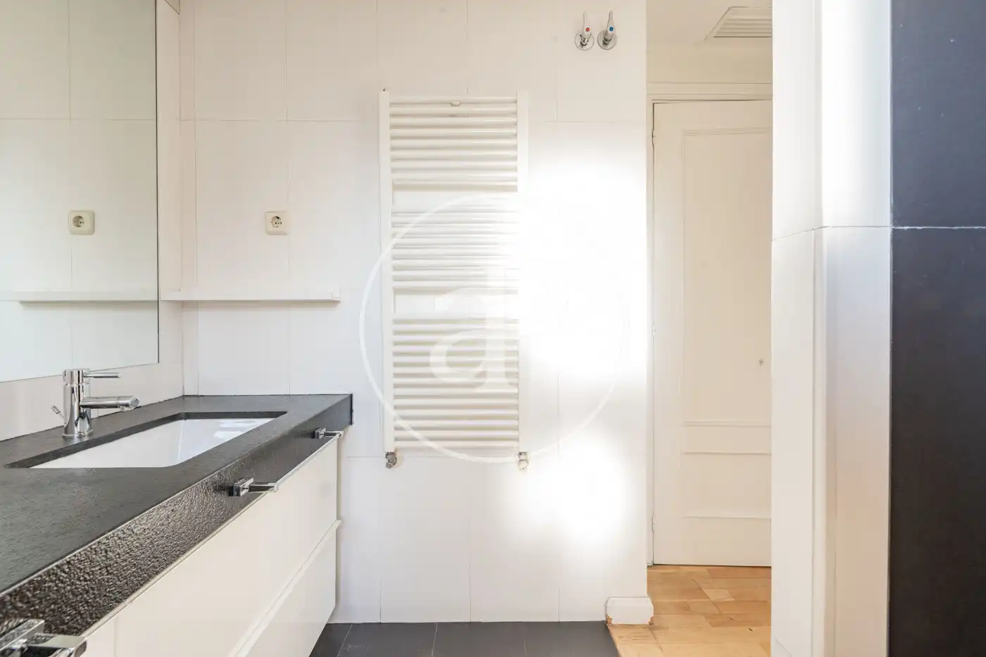 Wohnung zum Verkauf in La Moraleja mit Klimaanlage, Heizung und Privatgarten