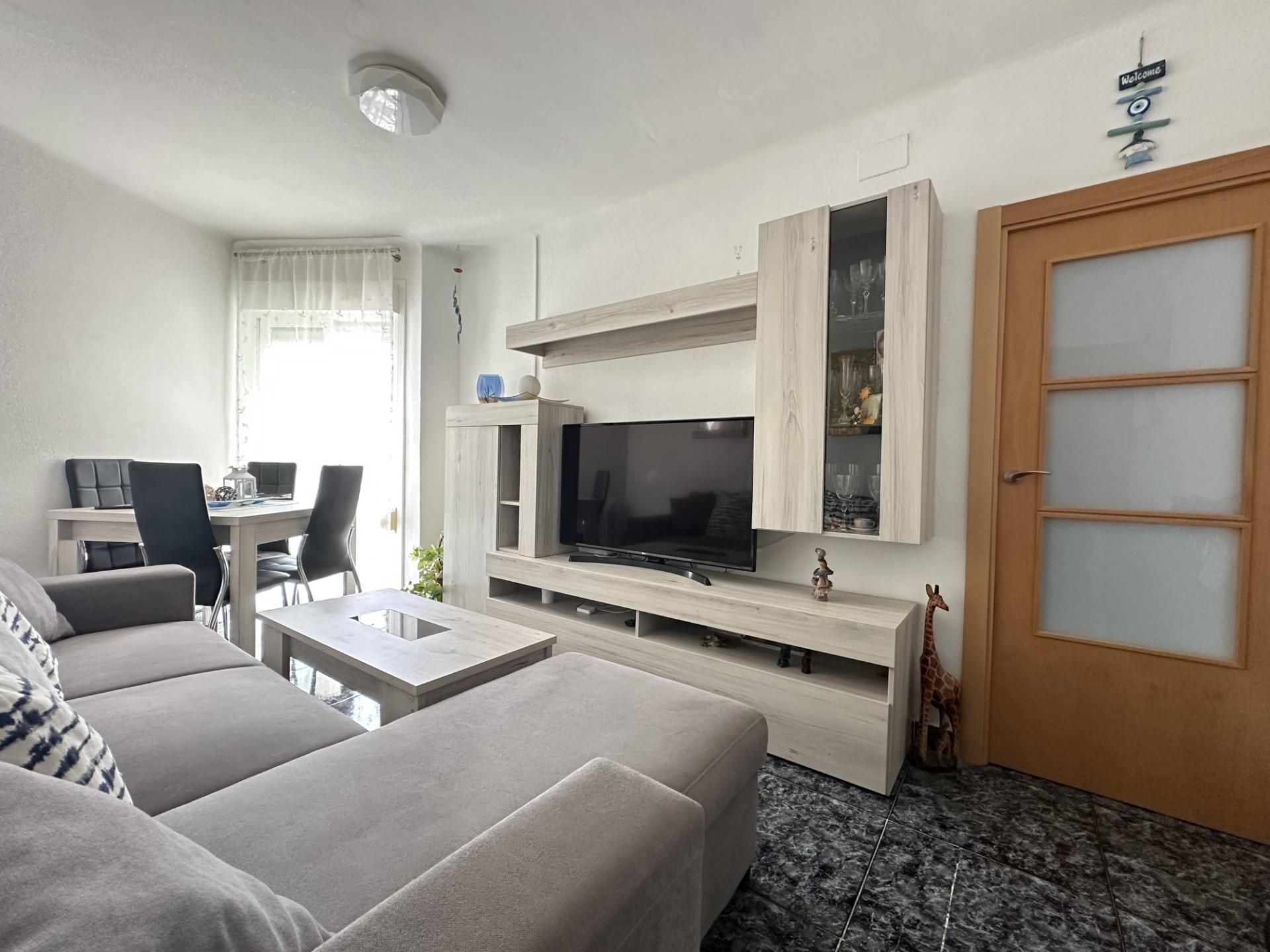 Sala d'estar de Pis en venda en Cornellà de Llobregat amb Aire condicionat, Calefacció i Balcó