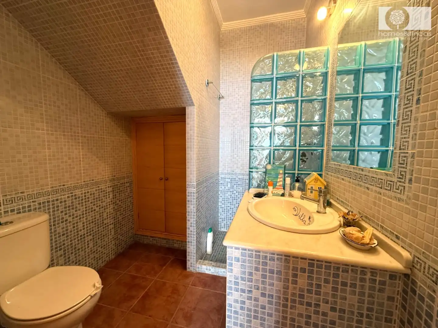 Bathroom of Houses for sale in Islantilla  with Private garden, Swimming Pool and Oven