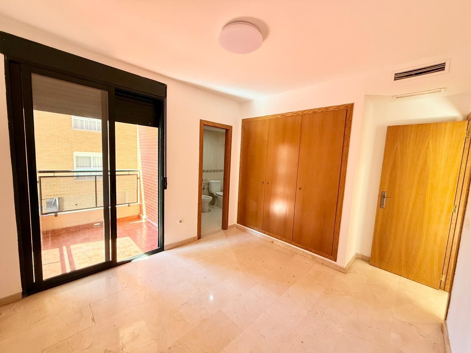 Bedroom of Flat for rent in  Valencia Capital  with Air Conditioner, Storage room and Balcony