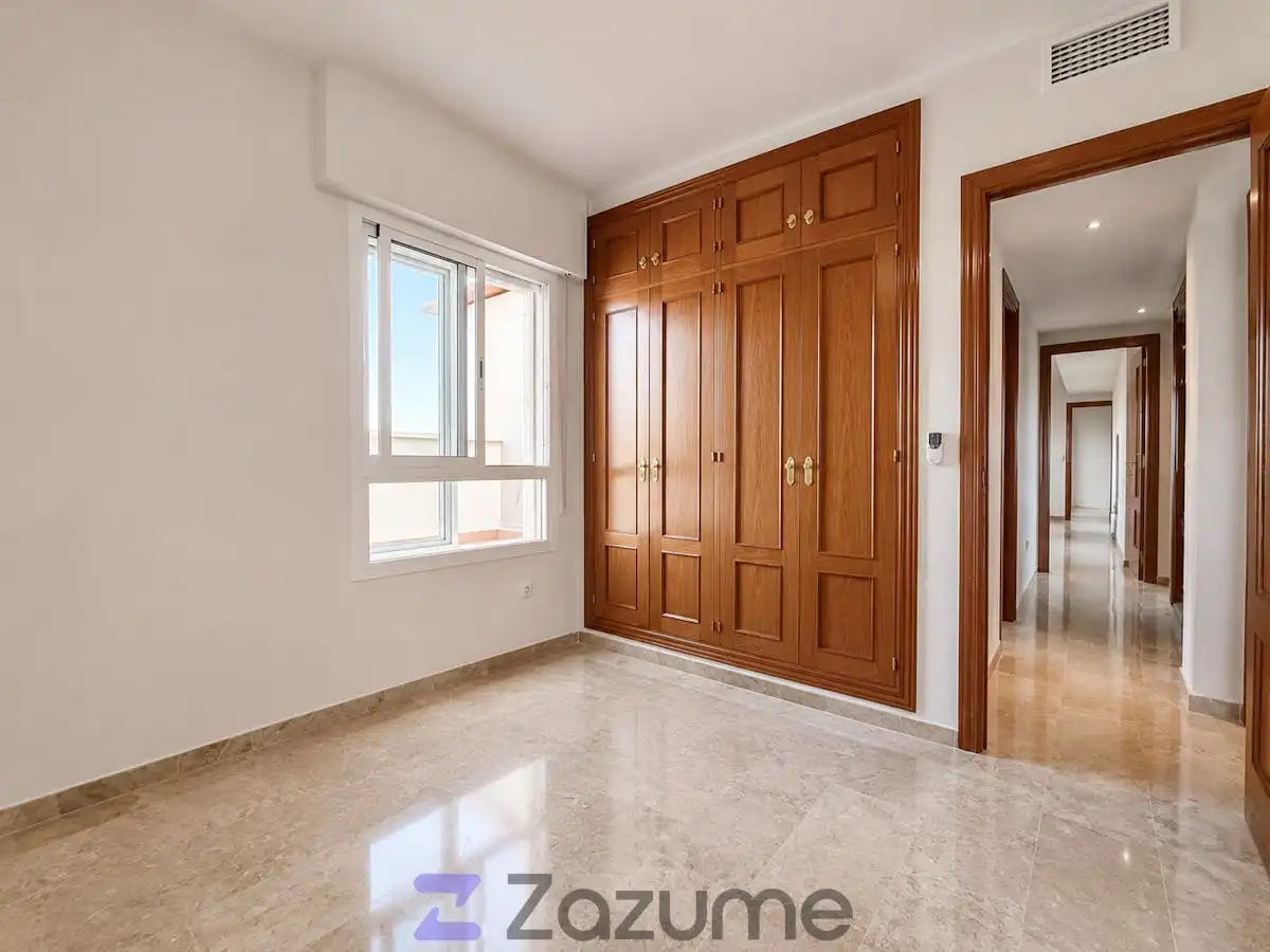 Schlafzimmer von Dachboden zur Miete in Málaga mit Klimaanlage, Heizung und Privatgarten
