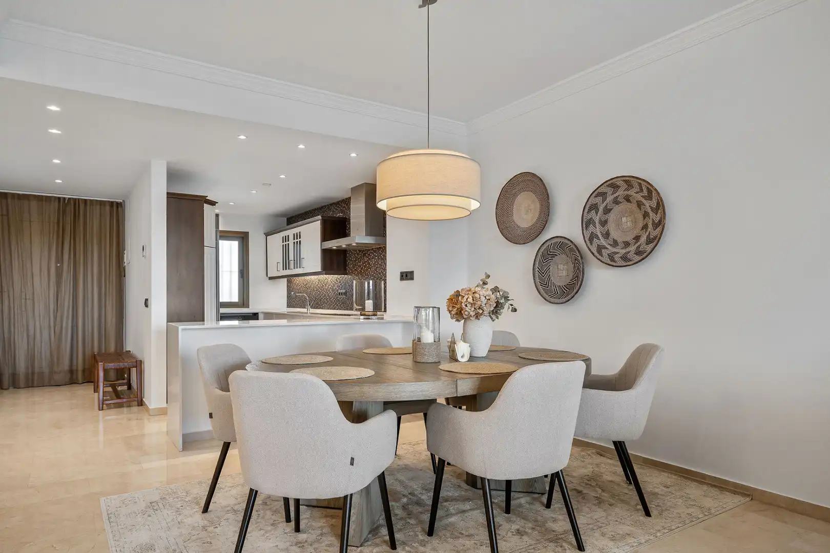 Menjador de Apartament en venda en Marbella amb Aire condicionat, Terrassa i Piscina