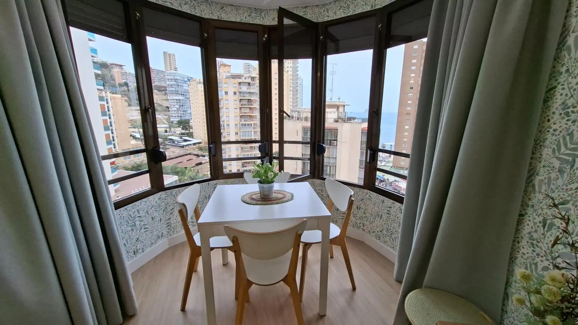 Bedroom of Apartments for sale in Benidorm  with Heating, Furnished and Community pool